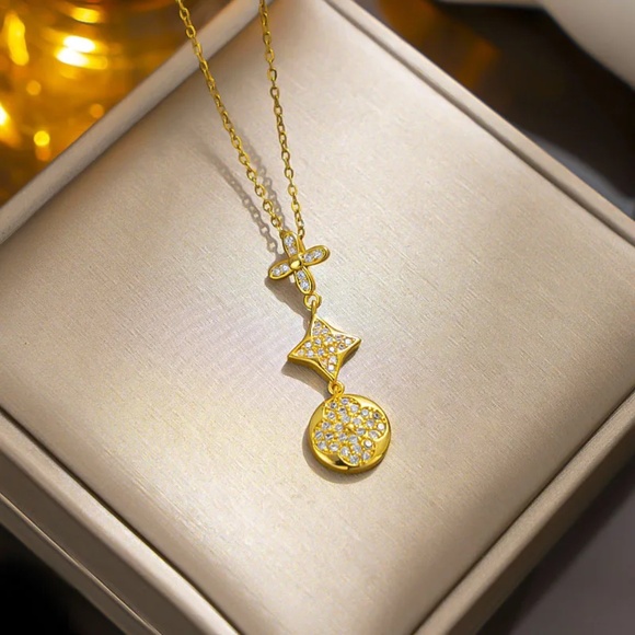 18KT Silver Flour Leaf Clover Cubic Zircon Necklace - Picture 2 of 7